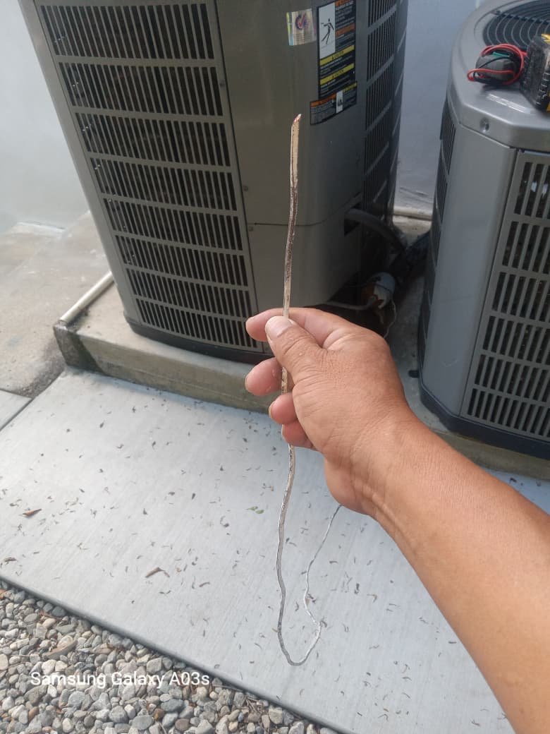 Air conditioning equipment and service photograph